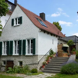 Bed & Breakfast Unter Den Linden, Nördlingen